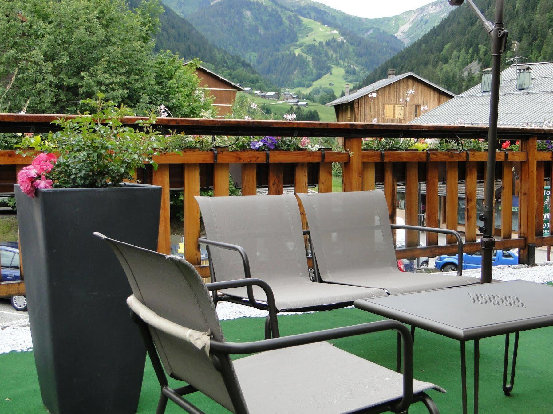 Logis Hotel Les Ancolies Areches Bagian luar foto