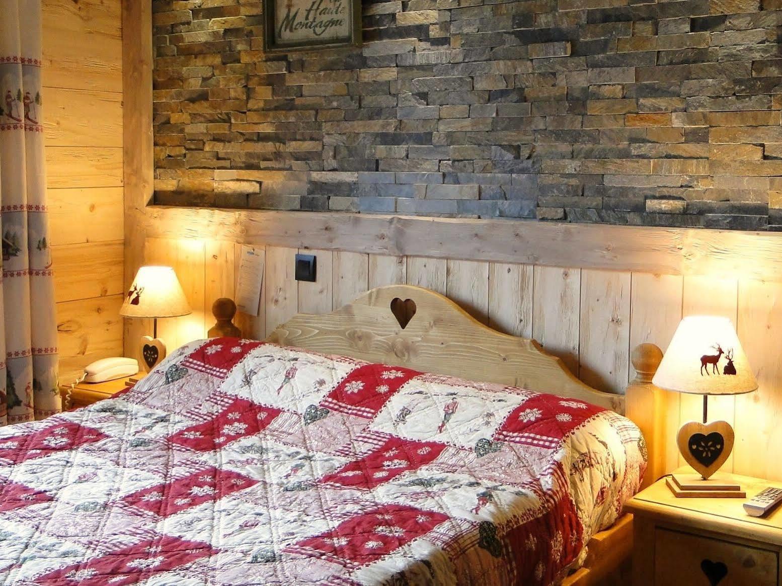 Logis Hotel Les Ancolies Areches Bagian luar foto