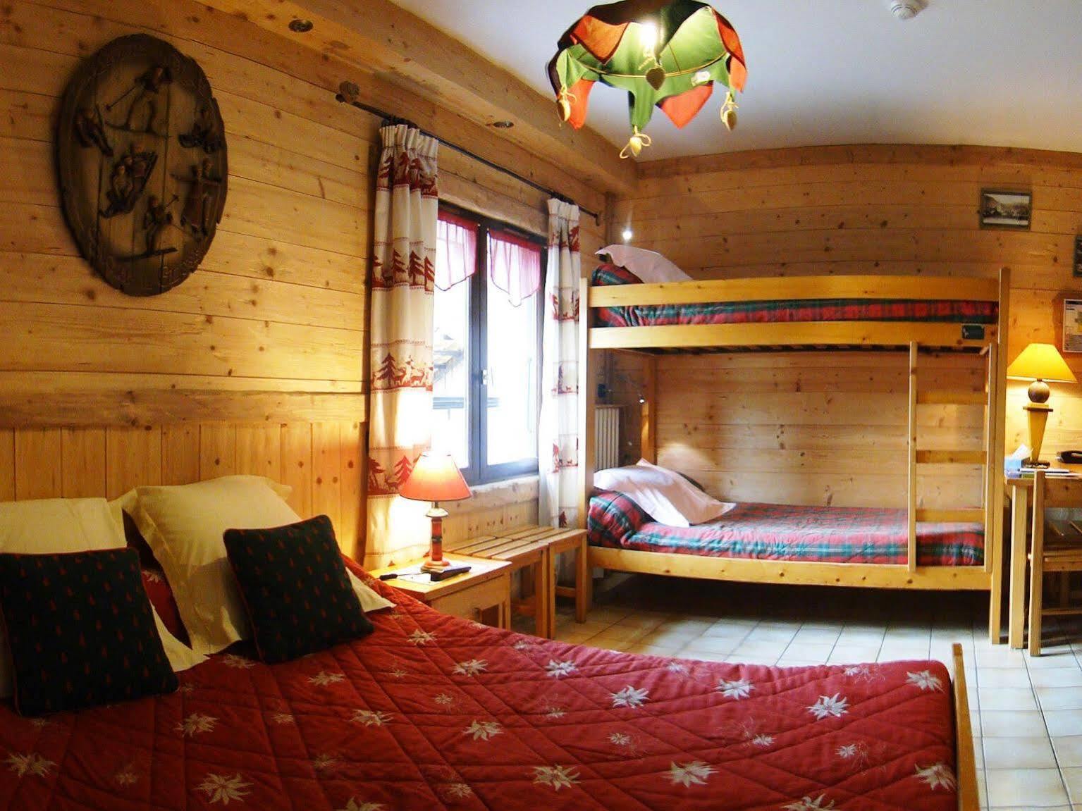 Logis Hotel Les Ancolies Areches Bagian luar foto