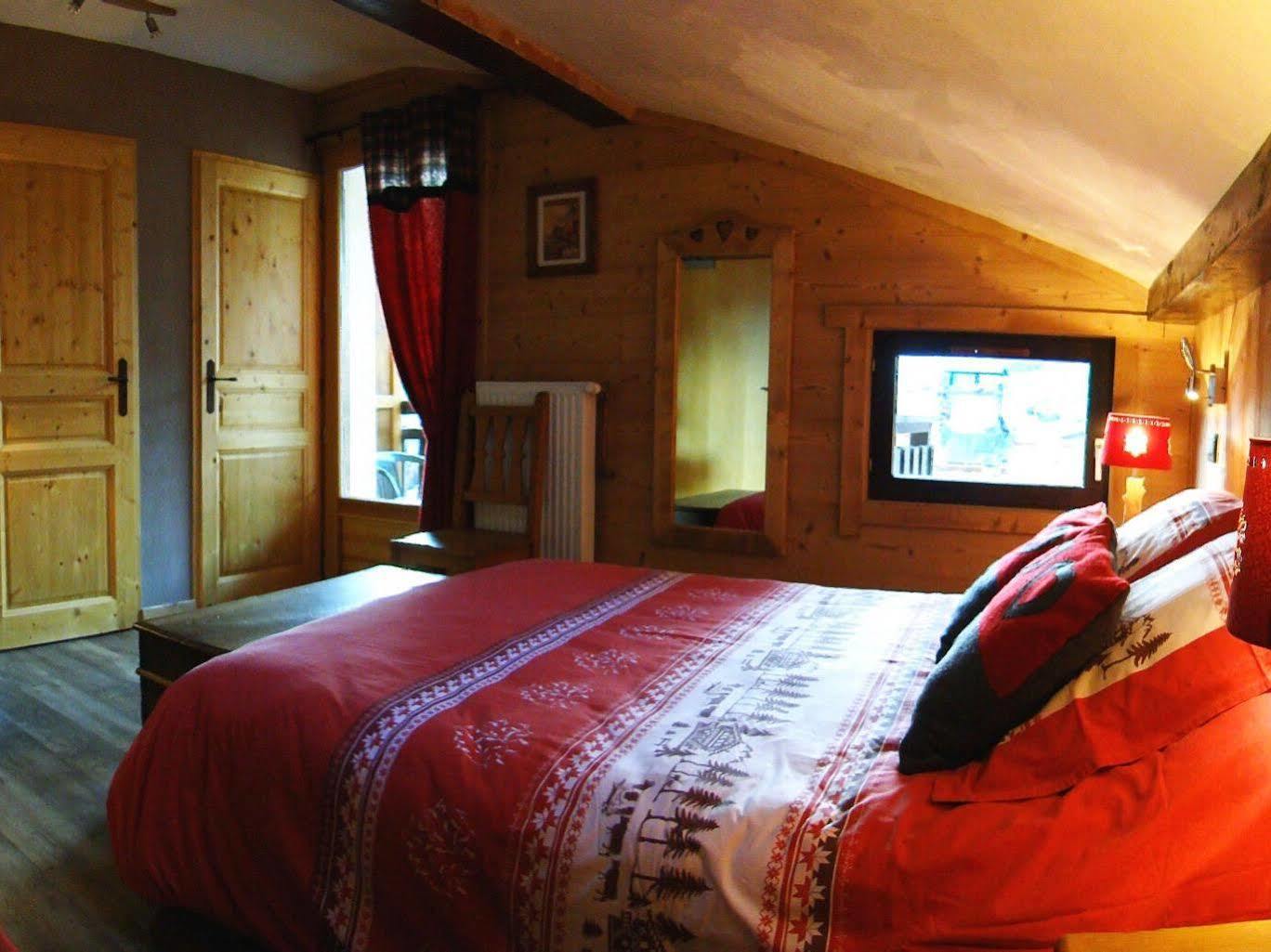 Logis Hotel Les Ancolies Areches Bagian luar foto