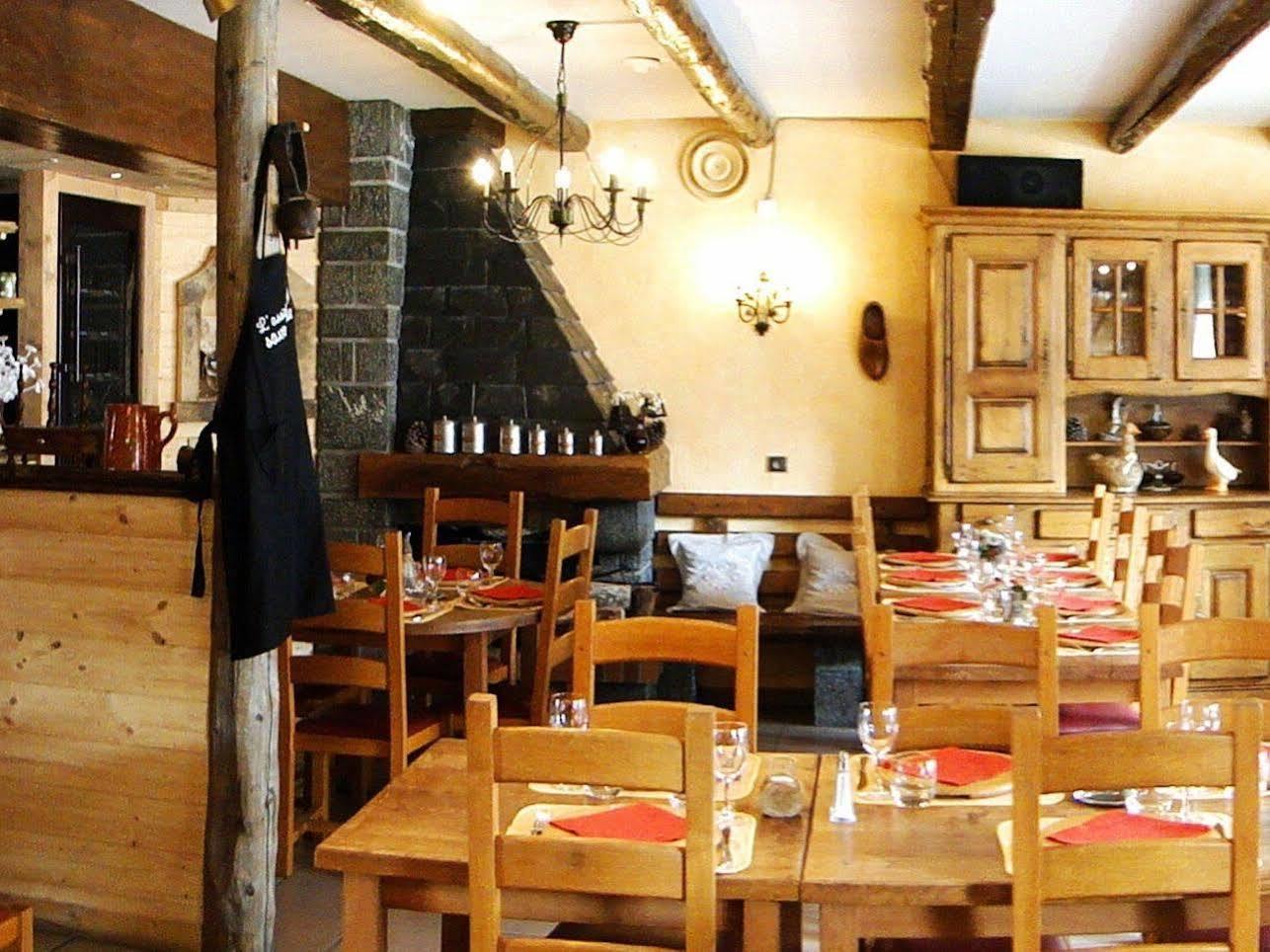 Logis Hotel Les Ancolies Areches Bagian luar foto
