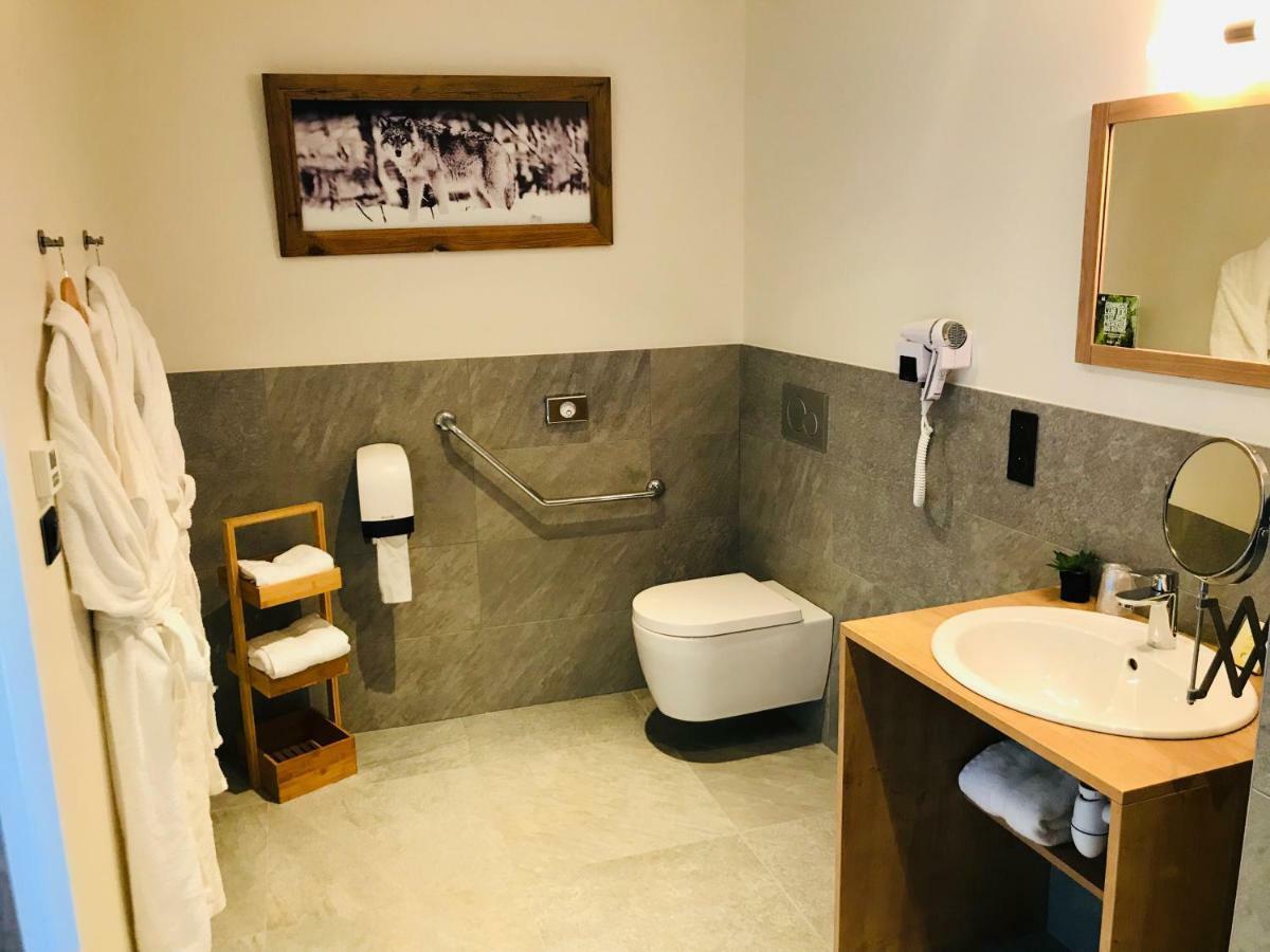 Logis Hotel Les Ancolies Areches Bagian luar foto