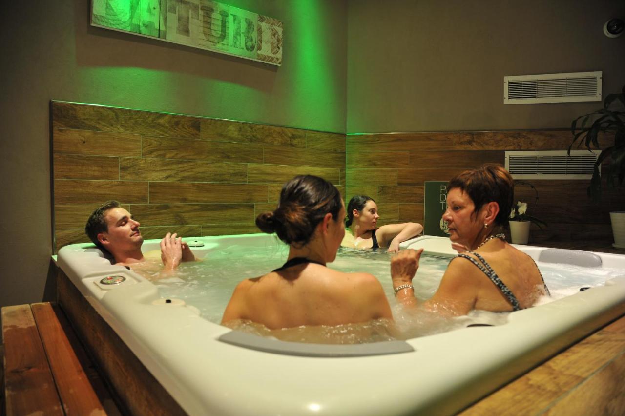 Logis Hotel Les Ancolies Areches Bagian luar foto